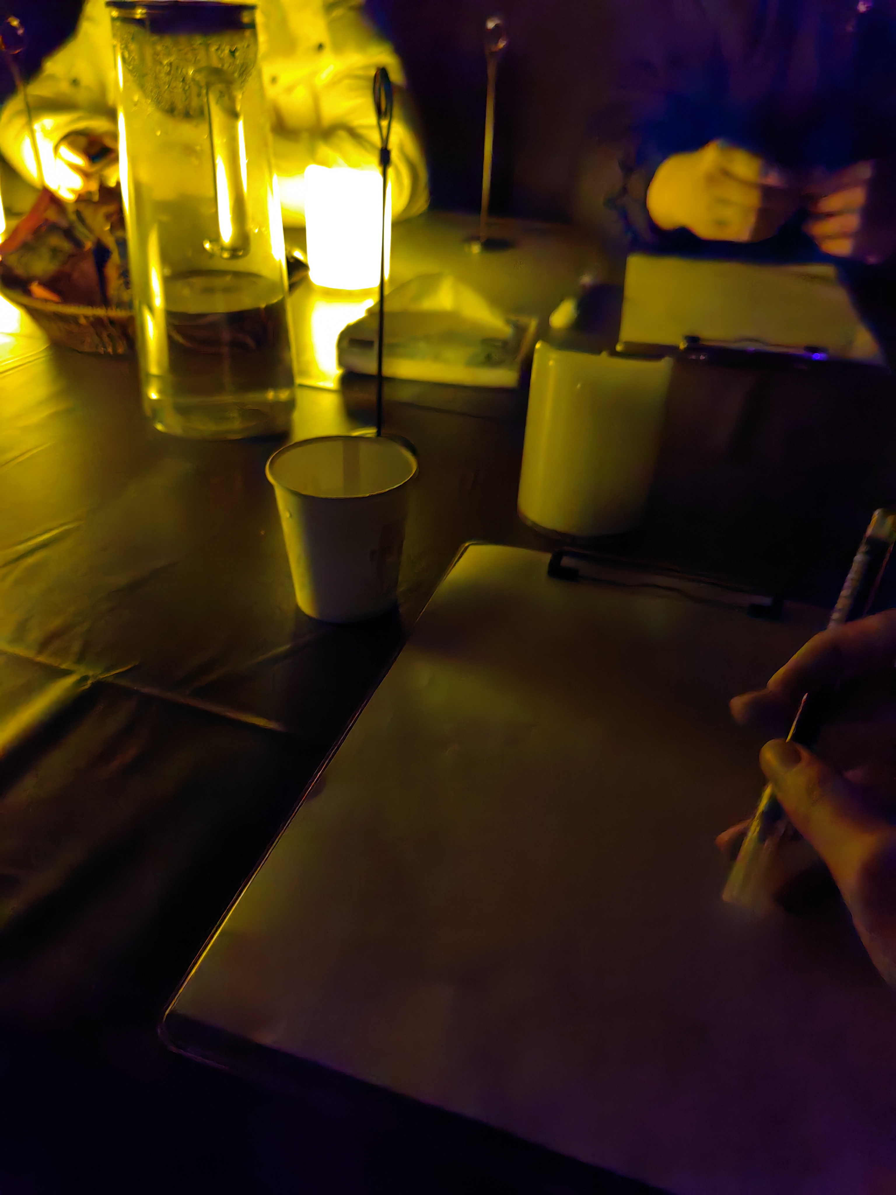 带弟弟妹妹们玩剧本杀，初次尝试感觉还行